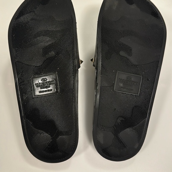Valentino rockstud slides black size 38 (I’m a size 7 and they fit perfectly). - Picture 2 of 7